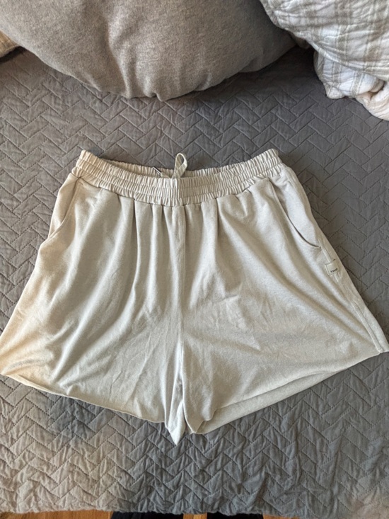 Vuori Pants - Vuori Cream Pull-On Athletic Shorts